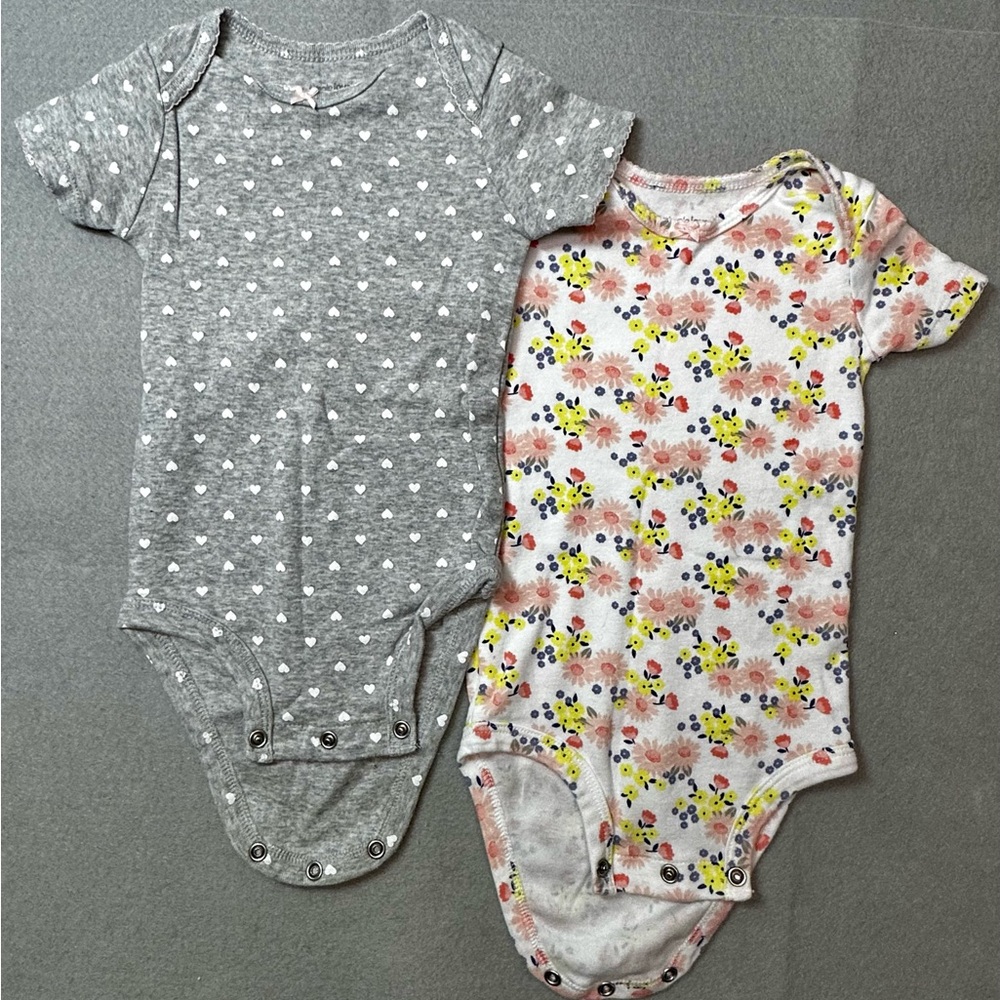 2 Girls short sleeve Carters 12m onesies in Gray heart and Floral print design